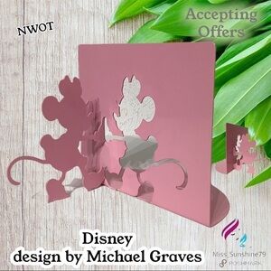 Disney - 1 Bookend Minnie Mouse - super cute 🥰 looks like a cut out